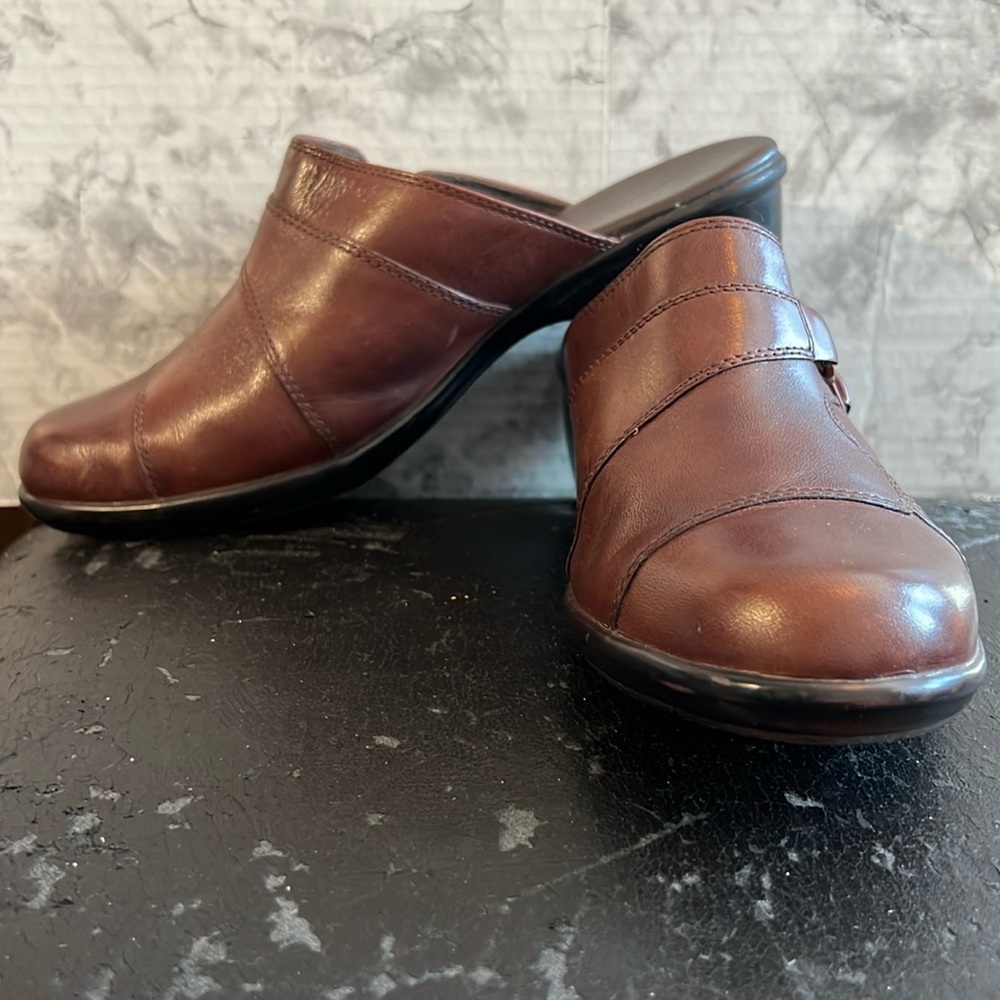 Ladies Clarks Leather Clogs Size 9 Brown